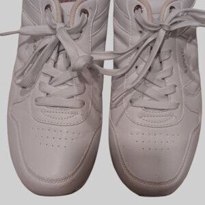 Cute White Levi’s Sneakers - Women’s Size 11